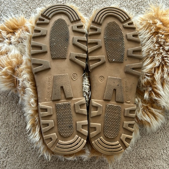 Boots with Fur - Picture 3 of 7